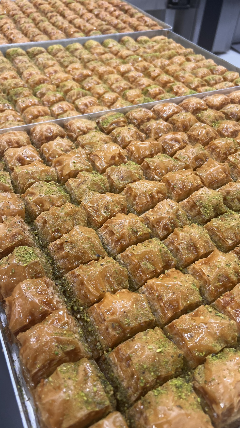 Søt bakst fra Mediterranean Bakeri
